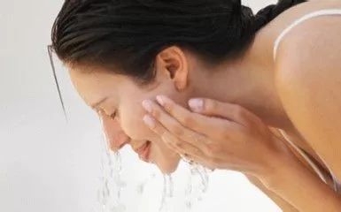 油性皮膚的類型有哪些？油性皮膚應(yīng)該如何護(hù)理？